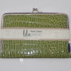 Lila Grace Photo Clutch Wallet NEW Green Holds 16 4 x 6" in Pictures